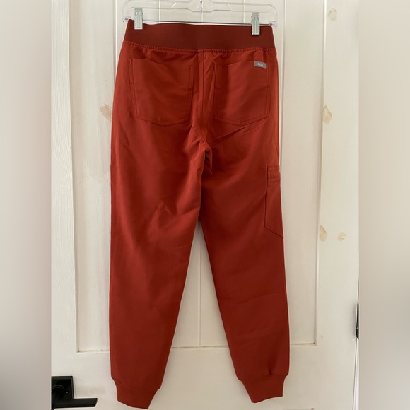 New With Tags Women’s Figs Zamora Joggers Scrubs Pants  Brown  XXS Petite - Picture 2 of 5